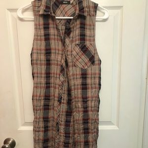 PLAIDED SLEEVELESS OPEN SIDED LONG SHIRT.